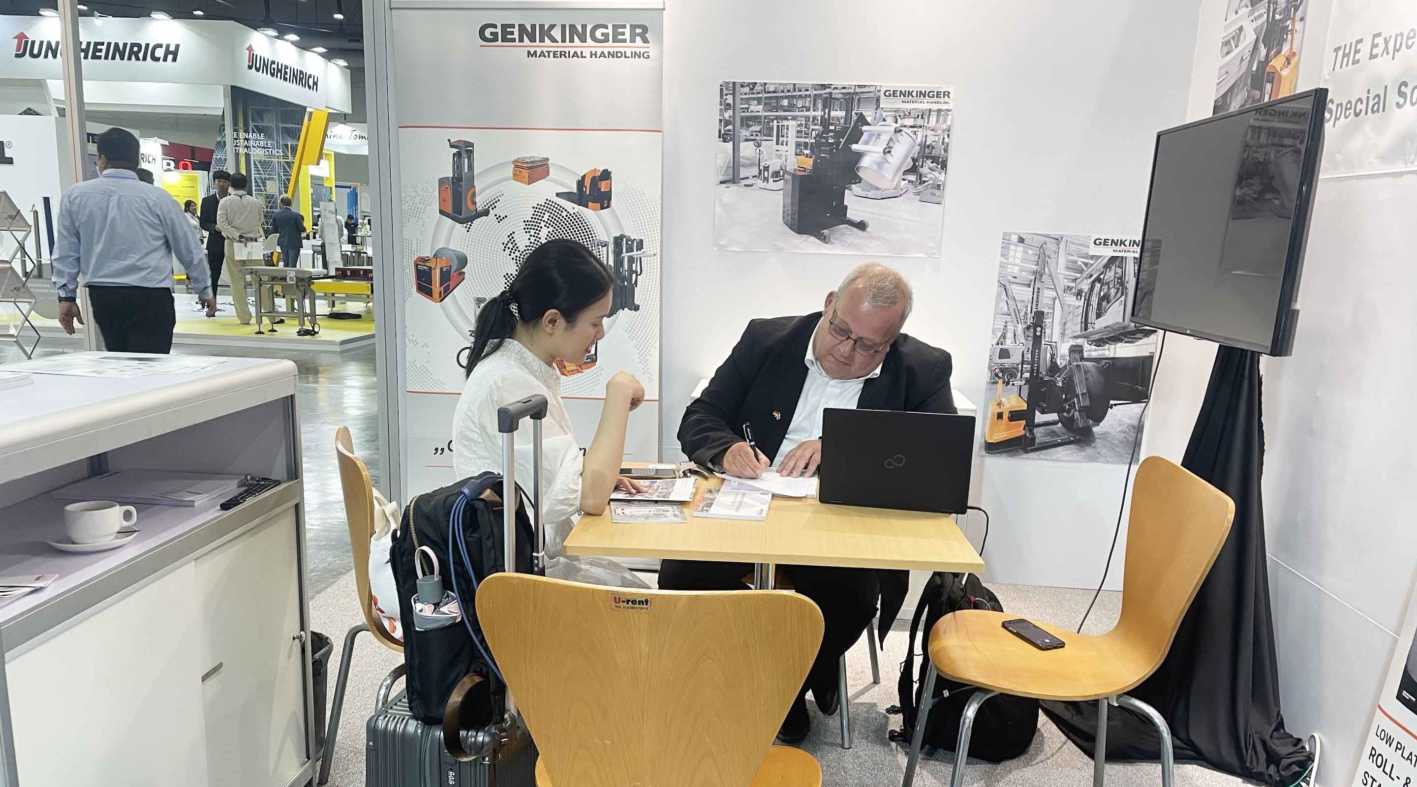 Sales Representatives Went to Thailand to Visit the Logimat Exhibition to Promote the Servo Motor Driven Logistics Industry